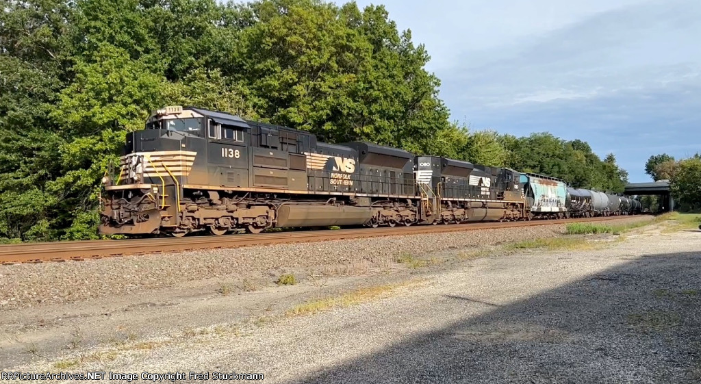 NS 1138 leads an empty oiler west.